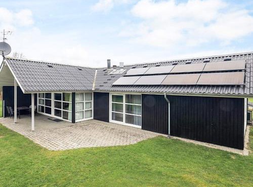 10 person holiday home in Hadsund-By Traum