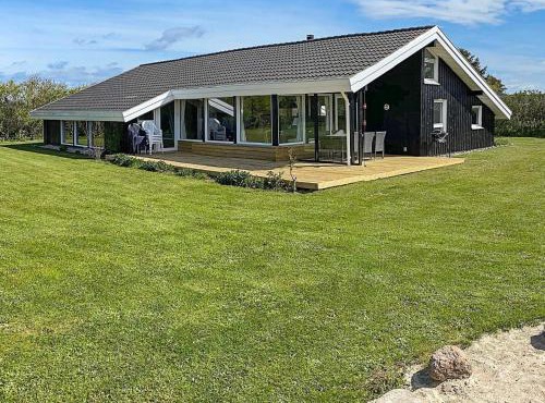 10 person holiday home in Hjørring-By Traum