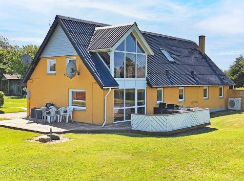 10 person holiday home in Vinderup-By Traum