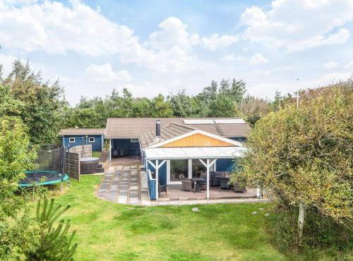 10 person holiday home in Oksbøl-By Traum