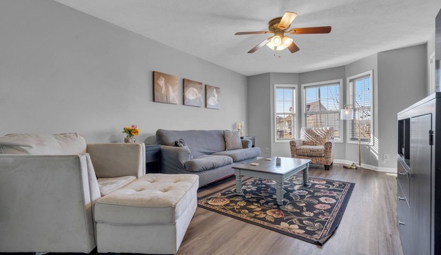 10-Person Spacious Home for Work Groups Near I-24