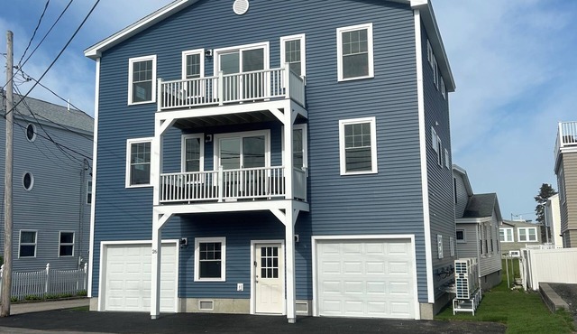 10 SECOND WALK TO BEACH: RARE ATLANTIC AVE PET FRIENDLY OCEANVIEW CONDO