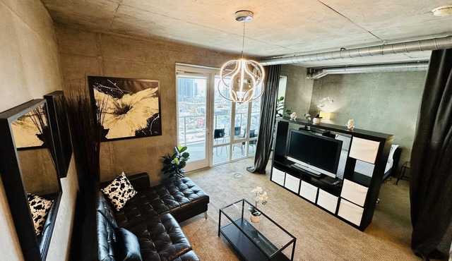 "10% Special Rate Discount" High-Rise Lovely & Spacious Condo - Family Friendly