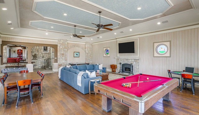 10 Star Ranch · Pool · Lake · Game Room · Sleep 10