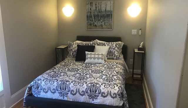 #10 Studio apt, great location, near 590/490