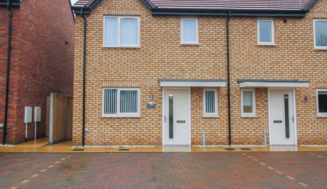 10 THE COLLIERY, family friendly, with a garden in Telford