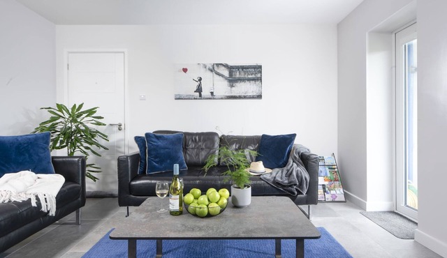 10 The Valley - Free WiFi - Free Parking - 800m From Beach