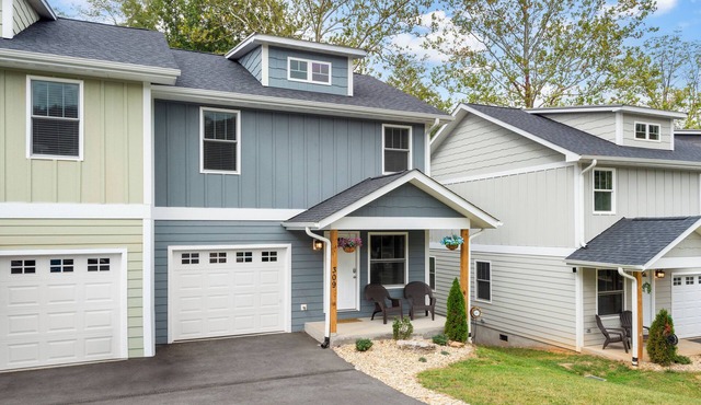 10 Townhomes, Sleeps 89 | 6 Mins to DT Asheville | Sycamore Cove by AvantStay
