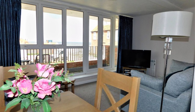 10 Vista Court - Amazing panoramic views towards the town and sea from this first floor apartment