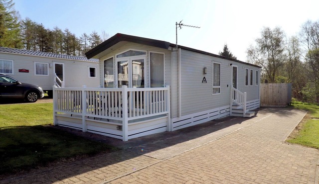 10 WOODLANDS WAY, family friendly, with a garden in Longframlington