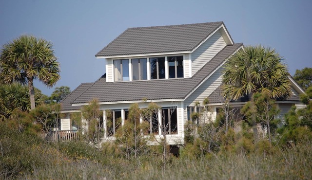 100+ 5 Star reviews! POOL refinished, new DECK & PATIO SEATING -Fantastic views!