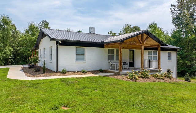 100% - 5 STAR reviews! Clean, Safe & Enjoyable home away from home!