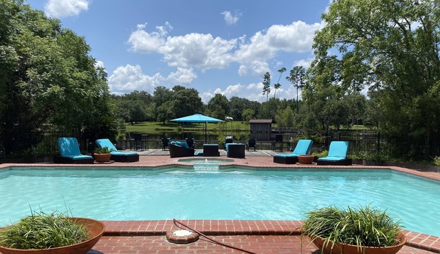 100+ acre Guest Ranch - 3 guest house cabins! HUGE POOL, PRIVATE FISHING LAKE!