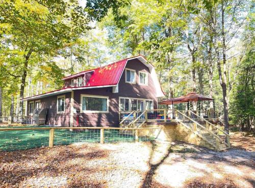 100-Acre Luxury, Dog-Friendly, Sleeps 10