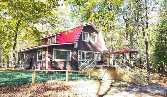 100-Acre Luxury, Dog-Friendly, Sleeps 10