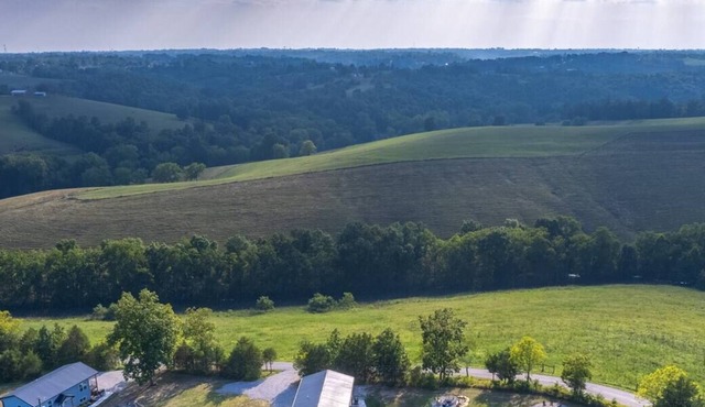 100 Acre Relaxing Retreat Near ARK- Four Houses Sleeps 36!