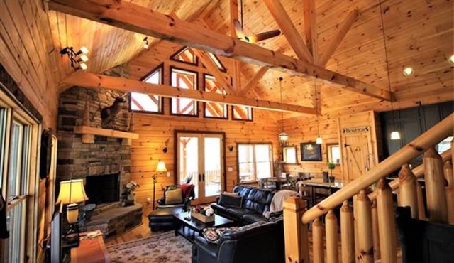 100 acres Nature lover’s PARADISE. hilly hiking trails & creeks. Upscale Cabin!