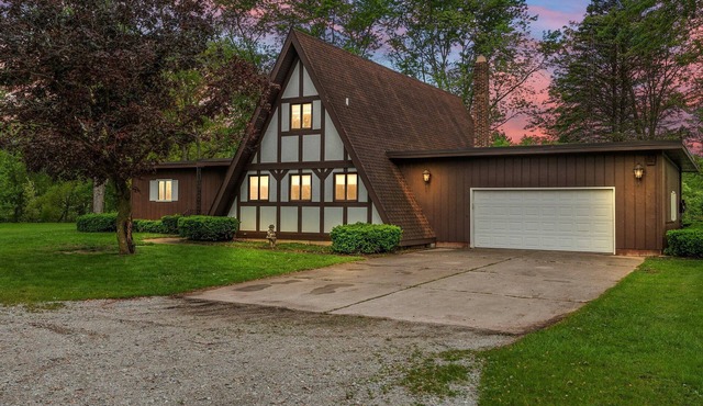 100 ACRES WITH PRIVATE LAKE! Retro Riverside Retreat Groovy A-Frame