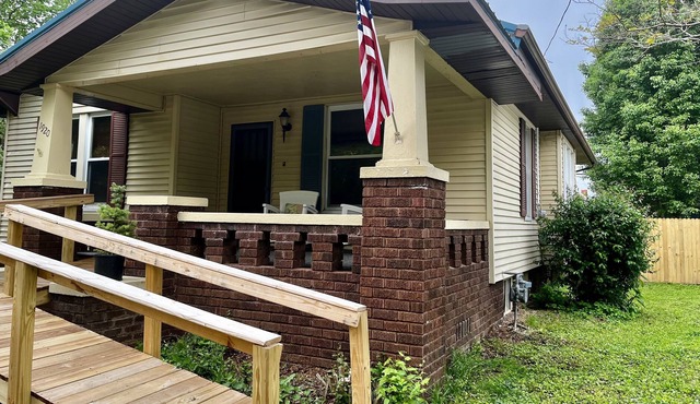 100% Eclipse Experience! Sleeps 7. Pet Friendly! Close to Town Shops!