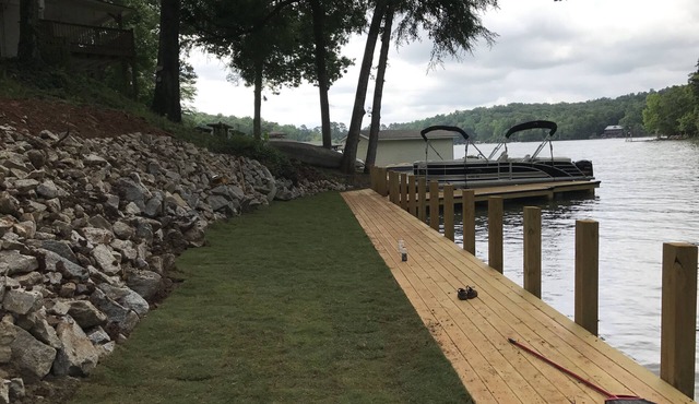 100+ feet of lake front and breath taking views!