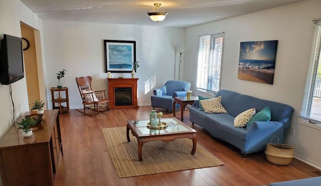 100 m to Bluewater beach and boardwalk. Entire Cottage for the whole family!