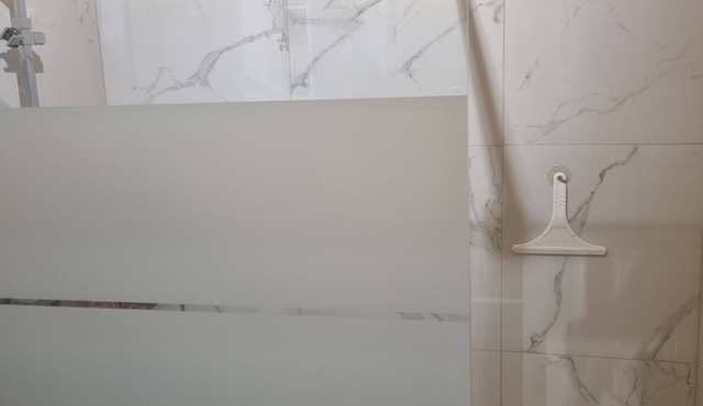 100 m2 air-conditioned apartment at the foot of the Luberon, 30 km from Aix-en-Provence