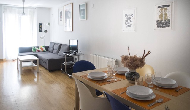 100 m2 apartment in quiet street above the historic district, two minutes from everything