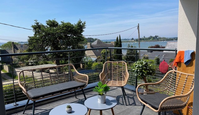 100 M2 T3 APARTMENT on the 2nd floor of a contemporary house with SEA VIEW