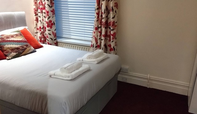 100 metres from the seafront. Comfortable 1 bed ground floor apartment.