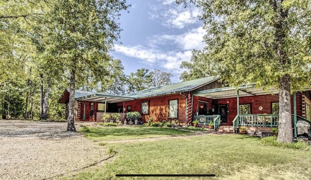 $100 off June Special *WATERFRONT* Lake Tawakoni Log House