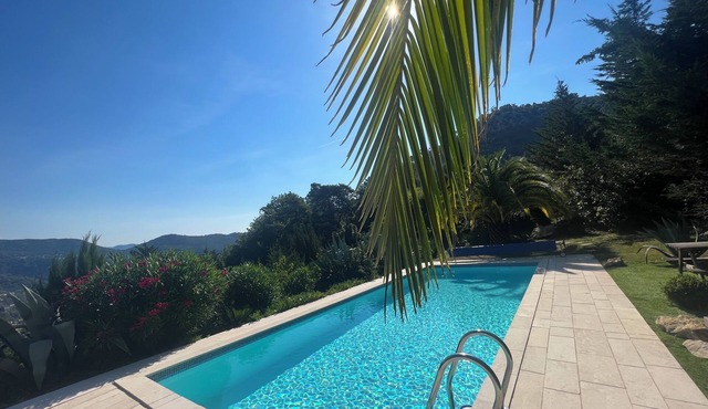 100% private. Villa Palmeraiepap Nice® Swimming pool, 3 terrace, Jacuzzi.