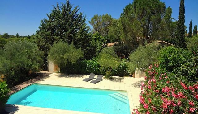 100% quiet in Uzès! Sw.-pool 10X5m, 70m² with AC+priv. terrace, WIFI, big garden