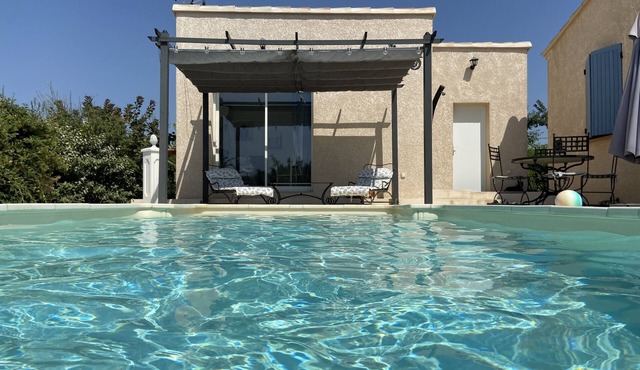 100% self-contained studio at the foot of the Dentelles de Montmirail