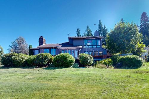 100 Yards to Foster Lake! Family Home with Hot Tub