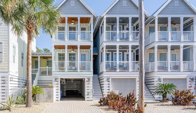 100 Yards to the Beach - Dog Friendly Spacious Townhome + Garage & Beach Gear!