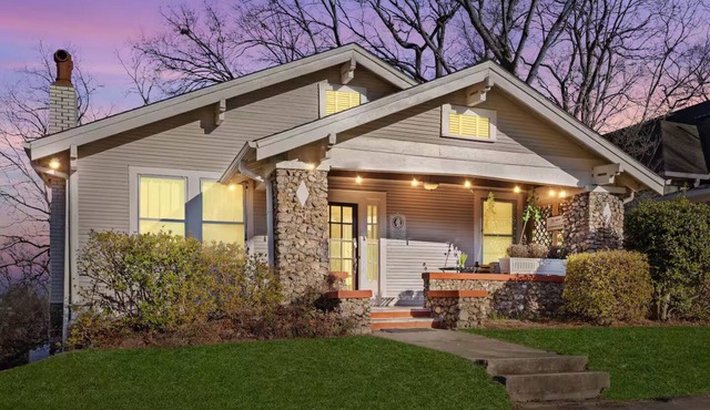 100 Year Old Southern Charmer ~HOT TUB~ Great Local