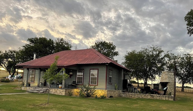 100 year old updated Farmhouse on Weatherford ranch