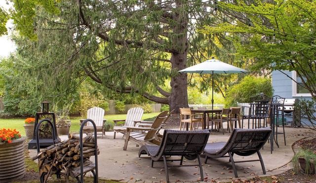 1000 FT to Assn Beach, Cute Cottage, Outdoor Dining