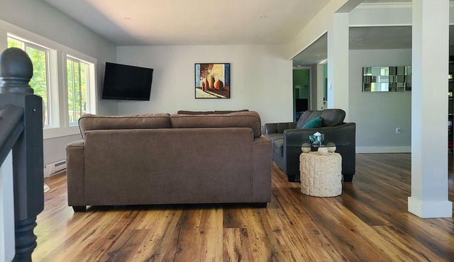 1000 Island Get Away/Howe Island