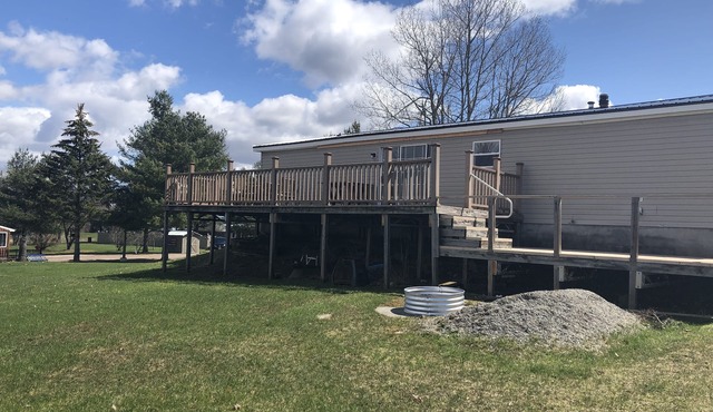 1000 Islands Cottage minutes from free boat launch!