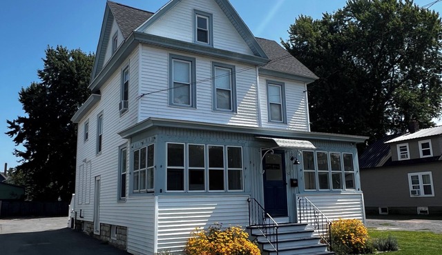 1000 Islands Home with River View and Close Proximity to Antique Boat Museum