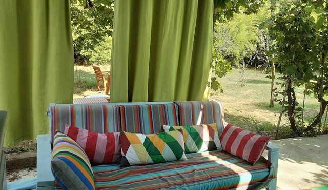 1000m2 garden shed by the river in the village of Barjols