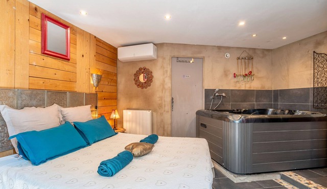 '1001 Nights' Room with Balcony, Wi-Fi and Air Conditioning - Villeneuve-lès-Montréal