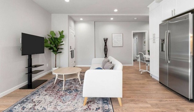 1002 Adeline St. Oakland 2BR City Nest 13mins Walk to BART