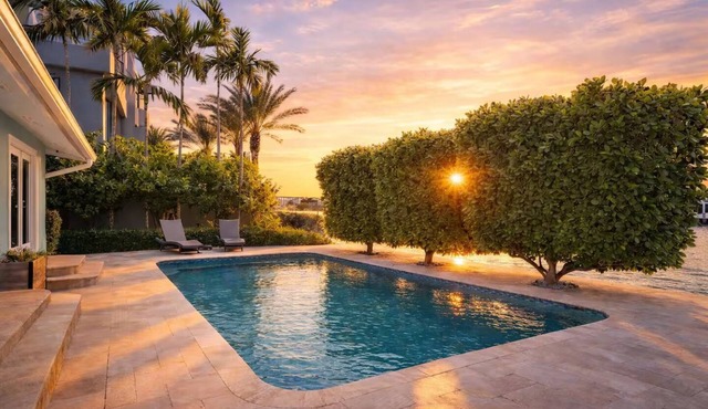 100ft Waterfront Intracoastal Home, Private Pool, GYM, Walk Beach & Watch Yachts
