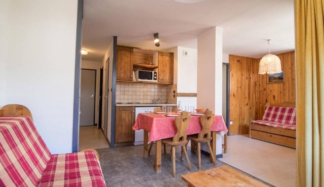 100m from resort center, 1st floor, view mountain, balcony, tv, ski locker, 35m², Val Cenis