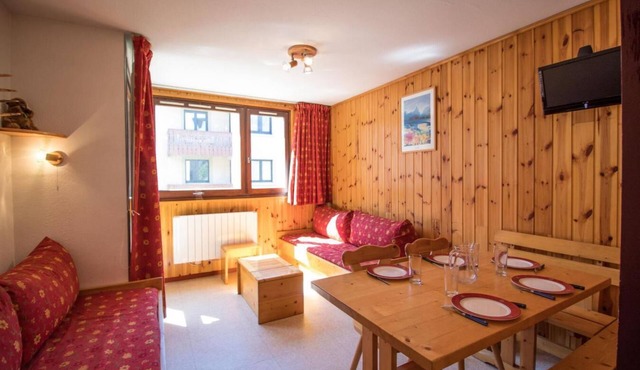 100m from resort center, 3rd floor, view mountain, balcony, tv, ski locker, 33m², Val Cenis