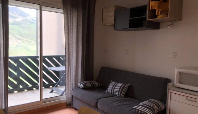 100m from resort center, 3rd floor, jacuzzi, hammam, balcony, tv, ski locker, 23m², Peyragudes