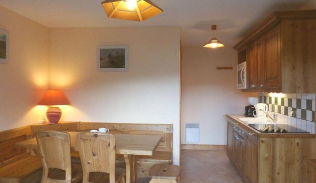 100m from ski slopes, 1st floor, balcony, tv, ski locker, 32m², Méribel