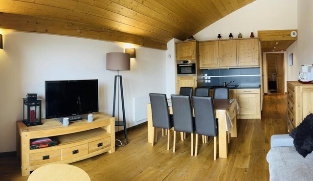 100m from ski slopes, 3rd floor, swimming pool, parking, tv, ski locker, 57m², Les Saisies